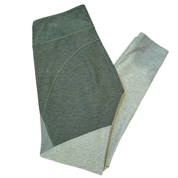 Outdoor Voices Colorblock Two Toned Green Leggings Size Medium NWOT - Picture 2 of 6